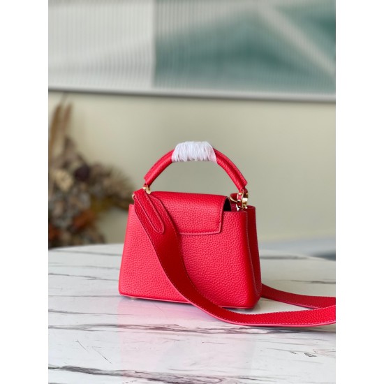 Replica Borsa mini Louis Vuitton Capucines in pelle Taurillon rossa M56845