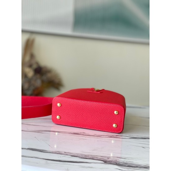 Replica Borsa mini Louis Vuitton Capucines in pelle Taurillon rossa M56845