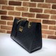 Replica Borsa a tracolla media con firma lucchetto 479197 nera