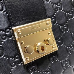 Replica Borsa a tracolla media con firma lucchetto 479197 nera