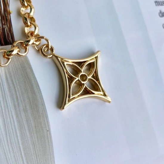 Replica Flower Finesse Chain Borse Charm M68998