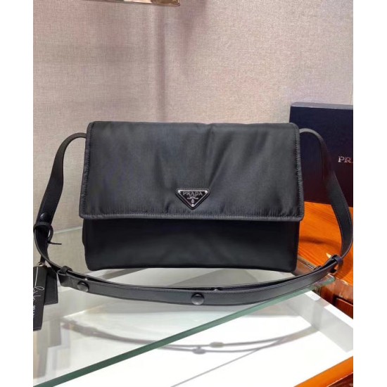 Replica Borsa a tracolla Prada Medium in nylon imbottito 1BD255 Nera Replica Borsa a tracolla Prada Medium in nylon imbottito 1BD255 Nera
