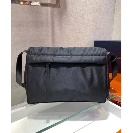 Replica Borsa a tracolla Prada Medium in nylon imbottito 1BD255 Nera Replica Borsa a tracolla Prada Medium in nylon imbottito 1BD255 Nera