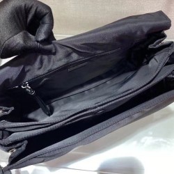 Replica Borsa a tracolla Prada Medium in nylon imbottito 1BD255 Nera