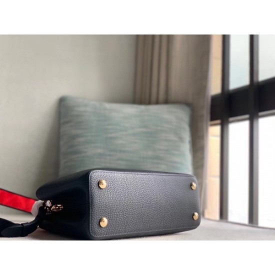 Replica Borsa Louis Vuitton Capucines MM In Pelle Nera M59020