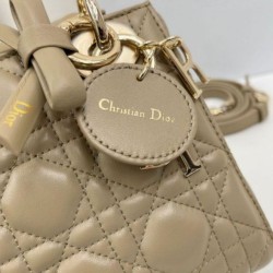 Replica Borse Dior Mini Lady Dior agnello cannage Arco biscotto caldo Imitazioni Outlet Premio