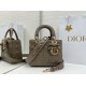 Perfetta Replica Borsa Dior Lady Dior My ABC Dior piccola Arco ciondolo D.I.O.R. in metallo grigio pietra False Online Replica Borsa Dior Lady Dior My ABC Dior piccola Arco ciondolo D.I.O.R. in metallo grigio pietra Imitazioni Outlet Premio