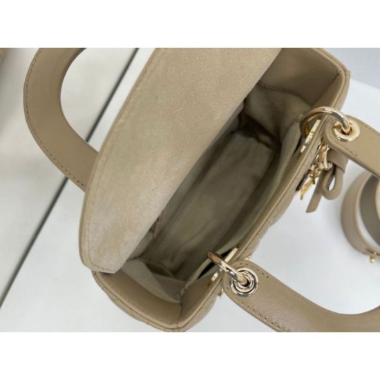 Perfetta Replica Borse Dior Lady Dior My ABC Dior piccola Arco ciondolo D.I.O.R. in metallo Grigio talpa False Online Replica Borse Dior Lady Dior My ABC Dior piccola Arco ciondolo D.I.O.R. in metallo Grigio talpa Imitazioni Outlet Premio