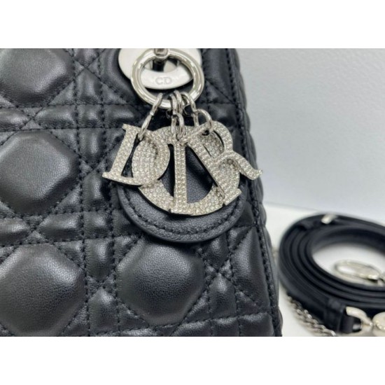 Replica Borsa Dior Mini Lady Dior Arco con ciondoli D.I.O.R  neri hardware argento Imitazioni Outlet Premio