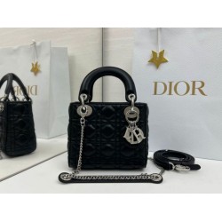Replica Borsa Dior Mini Lady Dior Arco con ciondoli D.I.O.R  neri hardware argento Imitazioni Outlet Premio