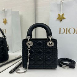 Replica Borsa Dior Mini Lady Dior Arco con ciondoli D.I.O.R  neri hardware argento Imitazioni Outlet Premio