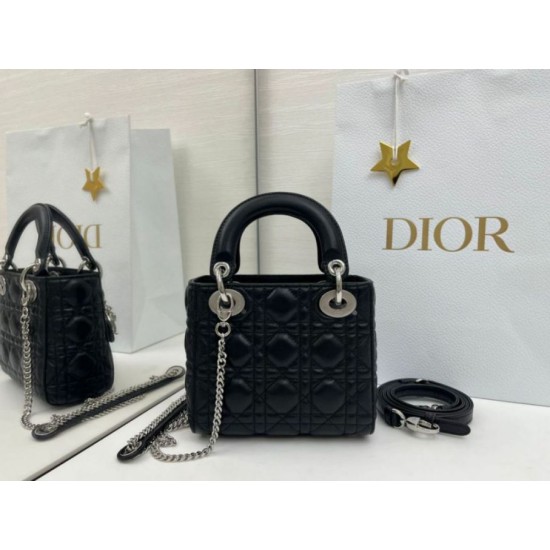Replica Borsa Dior Mini Lady Dior Arco con ciondoli D.I.O.R  neri hardware argento Imitazioni Outlet Premio