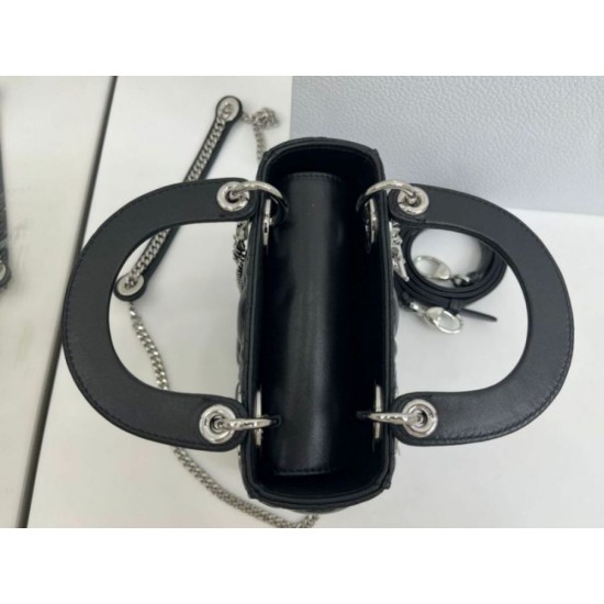 Replica Borsa Dior Mini Lady Dior Arco con ciondoli D.I.O.R  neri hardware argento Imitazioni Outlet Premio