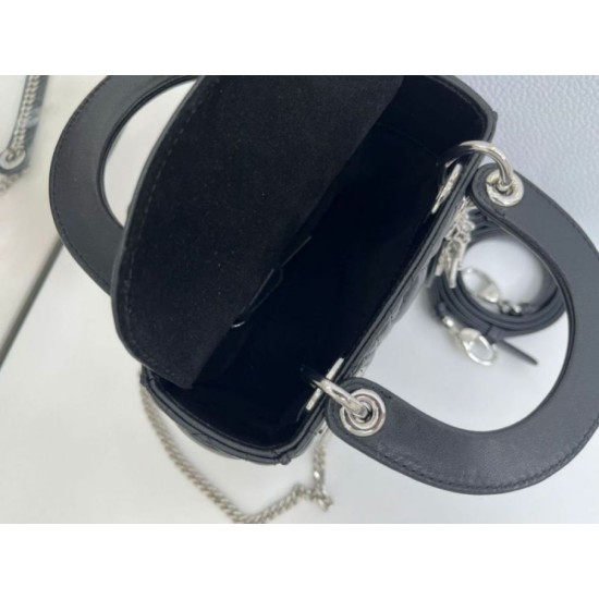 Replica Borsa Dior Mini Lady Dior Arco con ciondoli D.I.O.R  neri hardware argento Imitazioni Outlet Premio