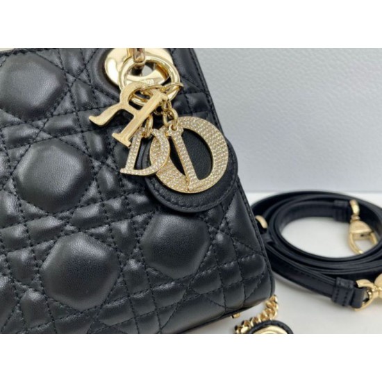 Replica Borsa Dior Mini Lady Dior Arco con ciondoli D.I.O.R  neri hardware dorato Imitazioni Outlet Premio