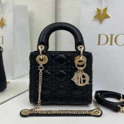 Replica Borsa Dior Mini Lady Dior Arco con ciondoli D.I.O.R  neri hardware dorato Imitazioni Outlet Premio