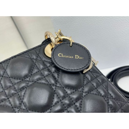 Replica Borsa Dior Mini Lady Dior Arco con ciondoli D.I.O.R  neri hardware dorato Imitazioni Outlet Premio