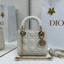 Replica Borse Dior Mini Lady Dior Arco con ciondoli D.I.O.R  bianco hardware dorato Imitazioni Outlet Premio