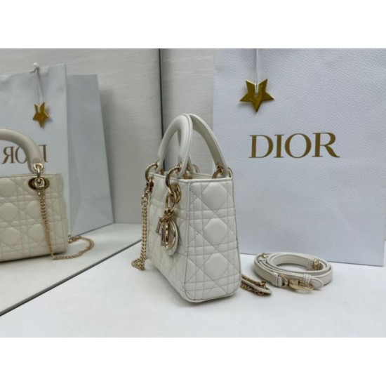 Replica Borse Dior Mini Lady Dior Arco con ciondoli D.I.O.R  bianco hardware dorato Imitazioni Outlet Premio
