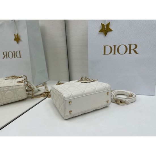 Replica Borse Dior Mini Lady Dior Arco con ciondoli D.I.O.R  bianco hardware dorato Imitazioni Outlet Premio