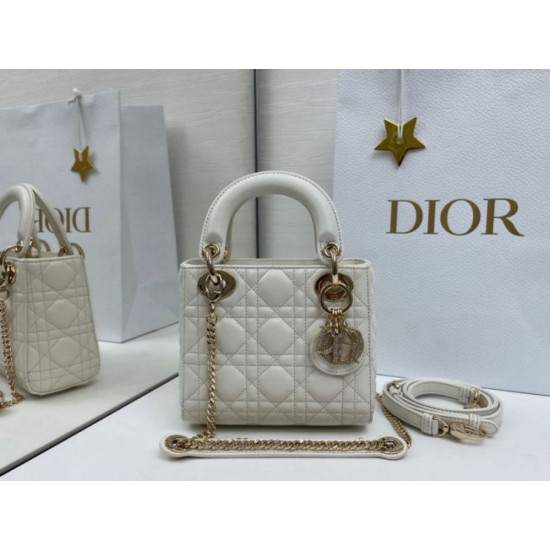 Replica Borse Dior Mini Lady Dior Arco con ciondoli D.I.O.R  bianco hardware dorato Imitazioni Outlet Premio