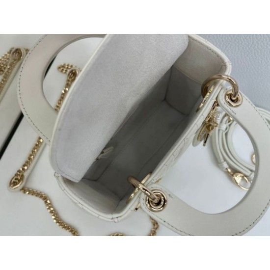 Replica Borse Dior Mini Lady Dior Arco con ciondoli D.I.O.R  bianco hardware dorato Imitazioni Outlet Premio