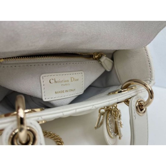 Replica Borse Dior Mini Lady Dior Arco con ciondoli D.I.O.R  bianco hardware dorato Imitazioni Outlet Premio