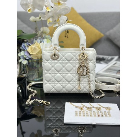 Replica Borsa Dior piccola Lady Dior My ABCDior con ciondolo D.I.O.R agnello cannage bianco Imitazioni Outlet Premio