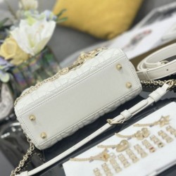 Replica Borsa Dior piccola Lady Dior My ABCDior con ciondolo D.I.O.R agnello cannage bianco Imitazioni Outlet Premio