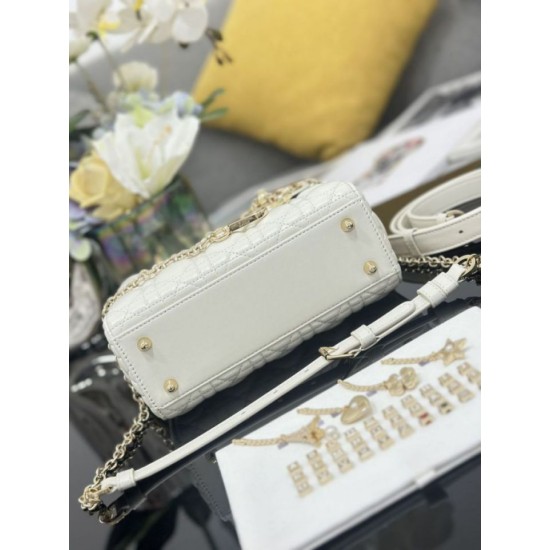 Replica Borsa Dior piccola Lady Dior My ABCDior con ciondolo D.I.O.R agnello cannage bianco Imitazioni Outlet Premio