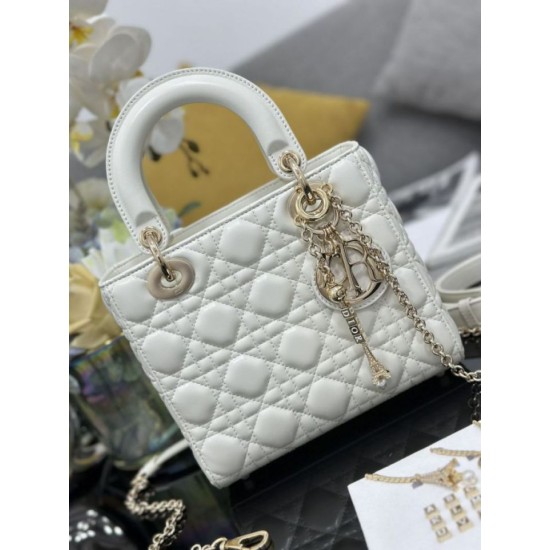 Replica Borsa Dior piccola Lady Dior My ABCDior con ciondolo D.I.O.R agnello cannage bianco Imitazioni Outlet Premio