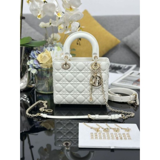 Replica Borsa Dior piccola Lady Dior My ABCDior con ciondolo D.I.O.R agnello cannage bianco Imitazioni Outlet Premio