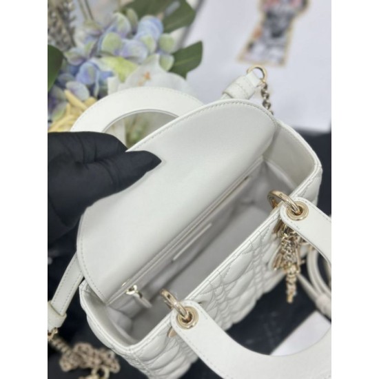 Replica Borsa Dior piccola Lady Dior My ABCDior con ciondolo D.I.O.R agnello cannage bianco Imitazioni Outlet Premio