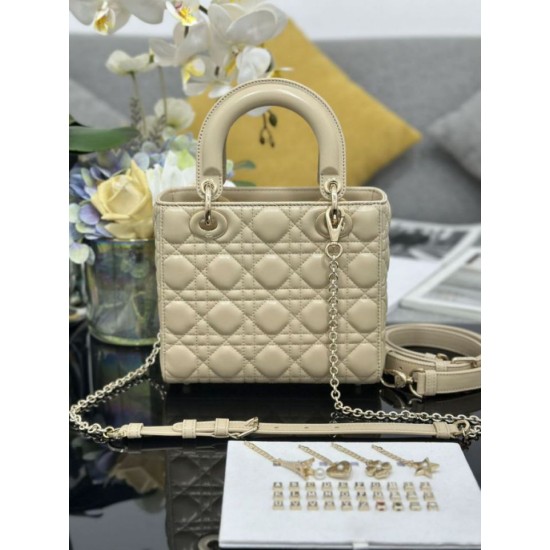 Replica Borsa Dior piccola Lady Dior My ABCDior con ciondolo D.I.O.R agnello cannage Albicocca Imitazioni Outlet Premio