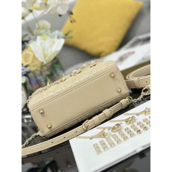Replica Borsa Dior piccola Lady Dior My ABCDior con ciondolo D.I.O.R agnello cannage Albicocca Imitazioni Outlet Premio