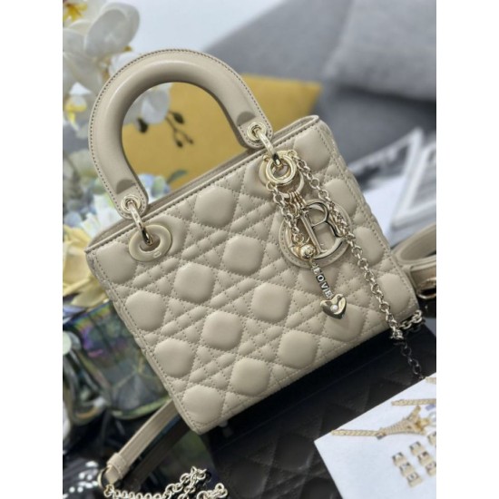 Replica Borsa Dior piccola Lady Dior My ABCDior con ciondolo D.I.O.R agnello cannage Albicocca Imitazioni Outlet Premio