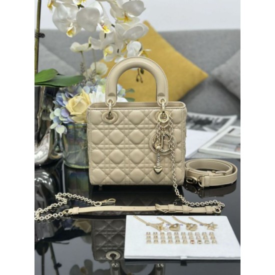 Replica Borsa Dior piccola Lady Dior My ABCDior con ciondolo D.I.O.R agnello cannage Albicocca Imitazioni Outlet Premio