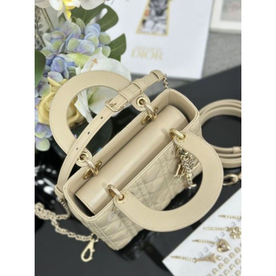 Replica Borsa Dior piccola Lady Dior My ABCDior con ciondolo D.I.O.R agnello cannage Albicocca Imitazioni Outlet Premio