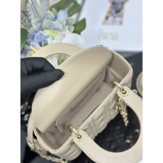 Replica Borsa Dior piccola Lady Dior My ABCDior con ciondolo D.I.O.R agnello cannage Albicocca Imitazioni Outlet Premio