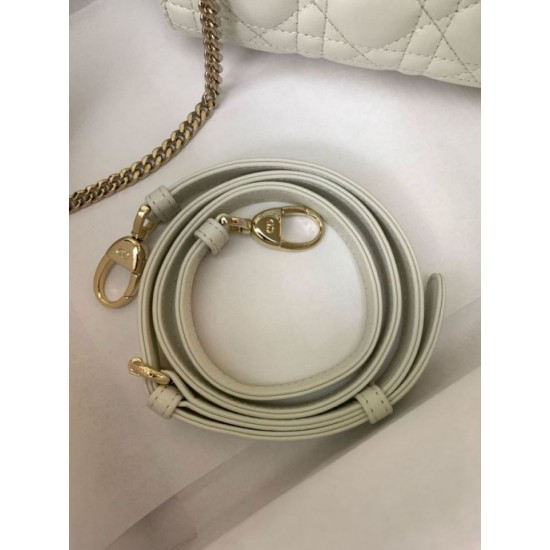 Perfetta Replica Borsa Mini Lady Dior con cuciture cannage bianco False Online Replica Borsa Mini Lady Dior con cuciture cannage bianco Imitazioni Outlet Premio