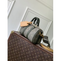 Falso superiore Borsa Louis Vuitton Keepall Bandoulière 25 M26930 uomo verde Imitazioni Outlet