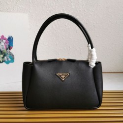 Perfette Qualità Repliche Borsa a tracolla Prada con logo triangolare nero Imitazione