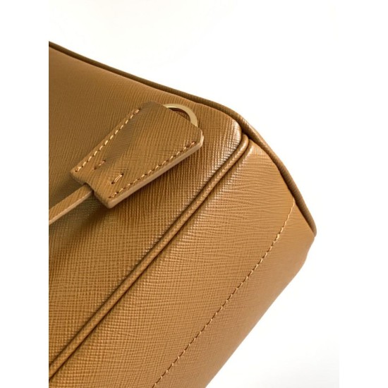 Repliche Prada Mini/Medium Galleria Bag Saffiano Marrone Imitazioni Premium Migliore Repliche Prada Mini/Medium Galleria Bag Saffiano Marrone Economiche Outlet Online