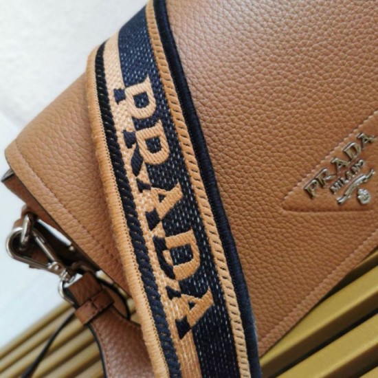 Miglior Falso Borsa a tracolla piccola Prada Flap Granata Marrone Economiche Premium