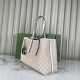 Replica perfetta Gucci GG Emblem borsa tote media 815213 Beige Imitazione Outlet Online