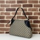 Perfette Qualità Repliche Borsa a tracolla media Gucci GG Emblem 815217 nero Imitazione