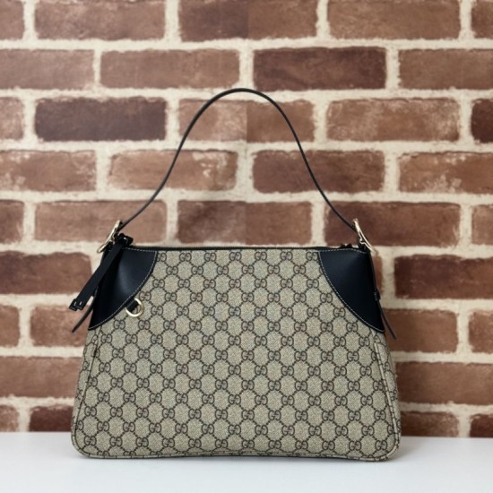 Perfette Qualità Repliche Borsa a tracolla media Gucci GG Emblem 815217 nero Imitazione