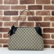 Perfette Qualità Repliche Borsa a tracolla media Gucci GG Emblem 815217 nero Imitazione