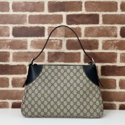 Perfette Qualità Repliche Borsa a tracolla media Gucci GG Emblem 815217 nero Imitazione