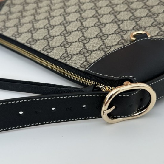 Perfette Qualità Repliche Borsa a tracolla media Gucci GG Emblem 815217 nero Imitazione